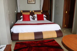 Executive Room | Desk, laptop workspace, free WiFi, bed sheets - Jicca Hotel (Kampala)