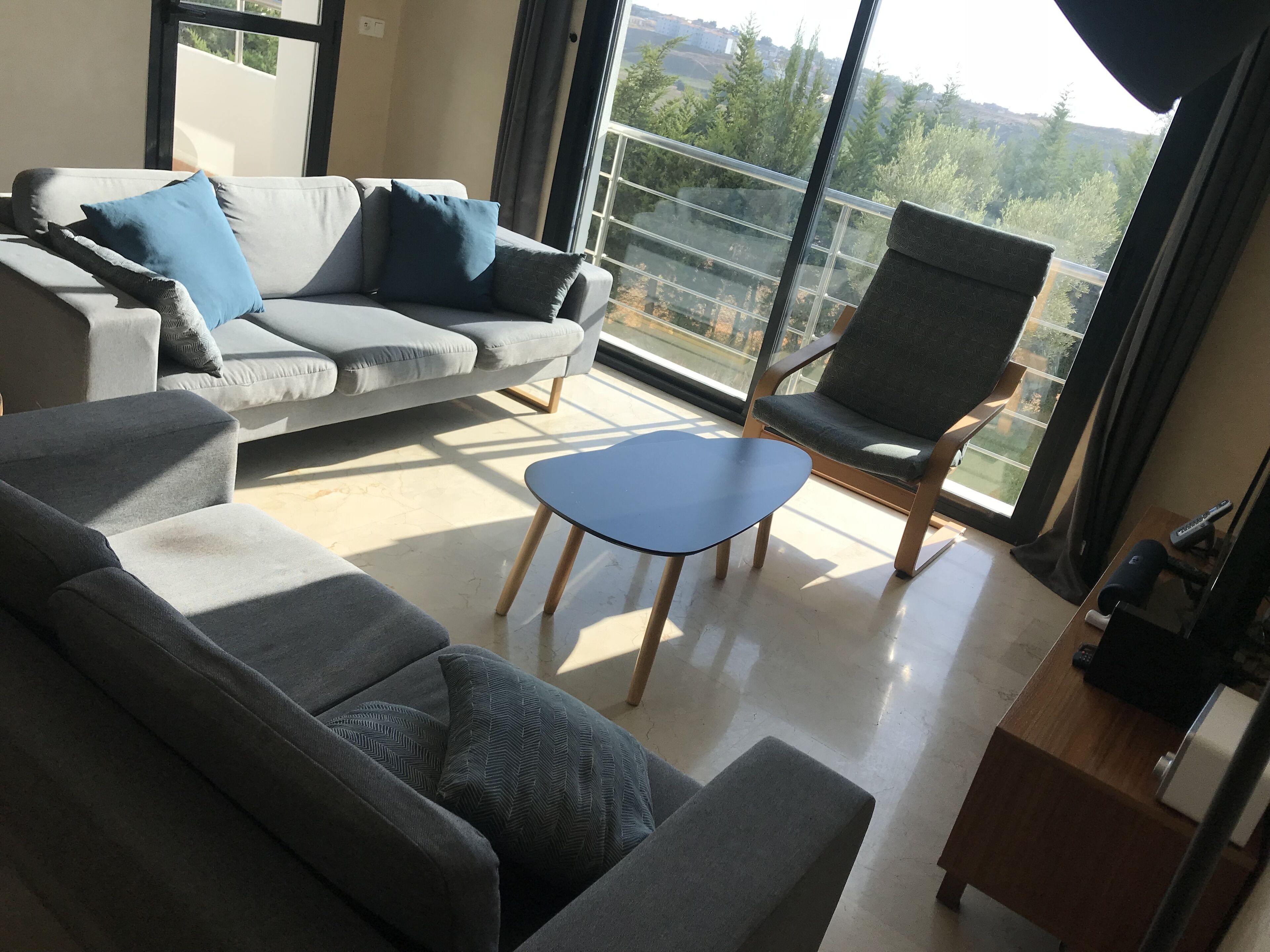 Télévision, jeux vidéo, livres, chaîne hi-fi