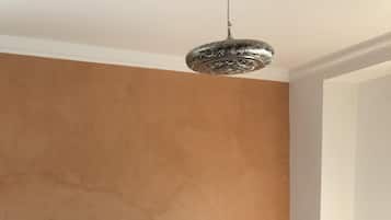 2 chambres, coffres-forts dans les chambres, fer et planche Ă repasser