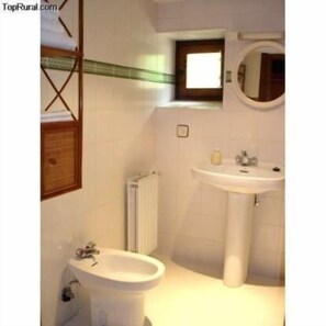 Tina, secadora de cabello, bidet 