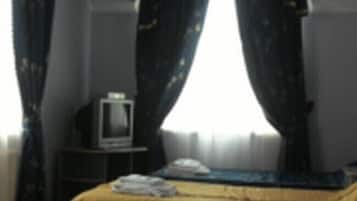 Kahden hengen standard-huone (kaksi sänkyä), oma kylpyhuone | 1 makuuhuone, äänieristys, silitysrauta/-lauta, ilmainen Wi-Fi