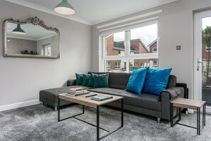 Classic Apartment, 2 Bedrooms, Non Smoking | Living area