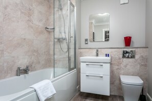 Classic Apartment, 2 Bedrooms, Non Smoking | Bathroom