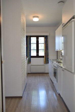 Cottage, 2 phòng ngủ, phòng tắm hơi (4 Adults) | Bếp riêng | Tủ lạnh