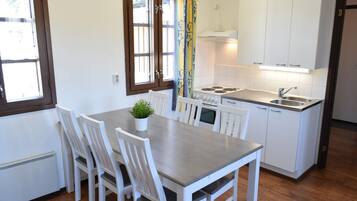 Ferienhaus, 3 Schlafzimmer, Sauna (6 Adults) | Essbereich im Zimmer