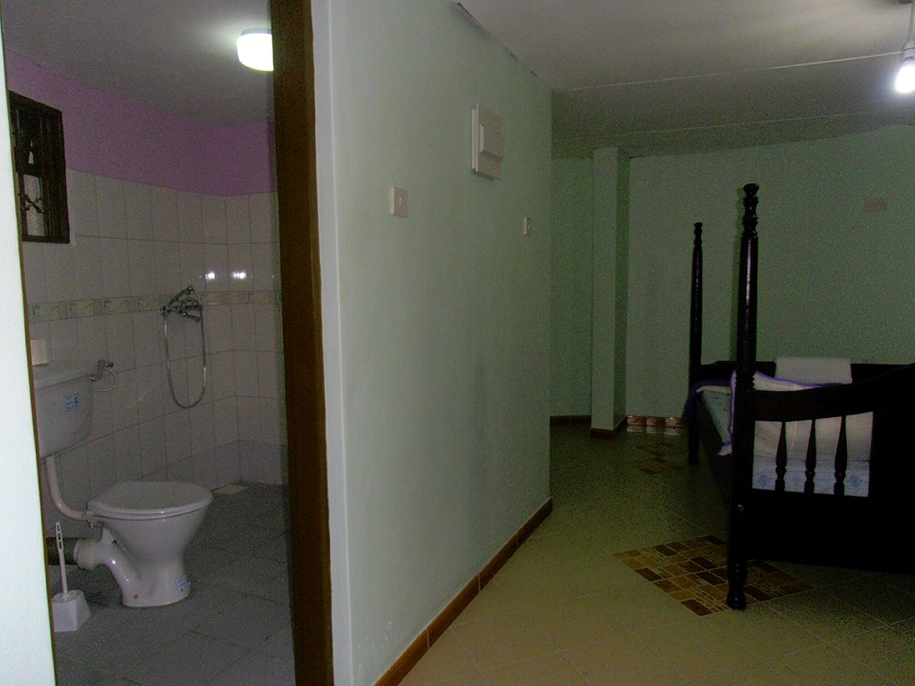 Quarto casal ou duplo | Escrivaninha, roupa de cama