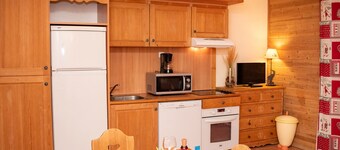 Residencia Les Chalets de Praroustan: Apartamento para 8 personas con balcón y vistas a la montaña