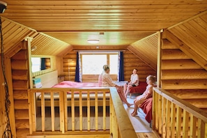 Villa, 2 Schlafzimmer, Sauna (11 Adults) | Wohnbereich | Flachbildfernseher, Kamin