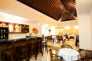 Breakfast, lunch and dinner served