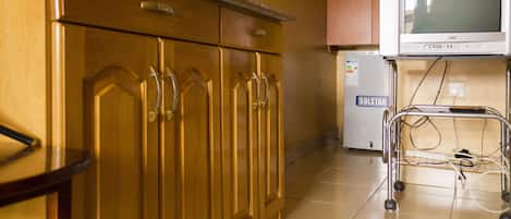 Studio | Private kitchenette | Fridge