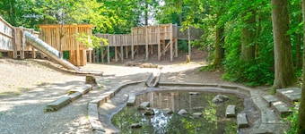 Sunny & Stylish 3 Bedroom Apartment, 20 min from City Centre. 2nd Floor.