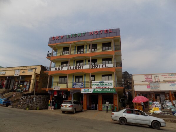 Vista frontal de la propiedad