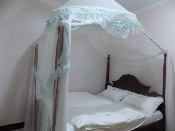 Double Room | Desk, laptop workspace, free WiFi, bed sheets