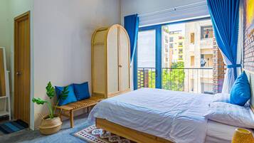 Estúdio luxo, sacada | Individualmente decorados, individualmente mobiliados, escrivaninha