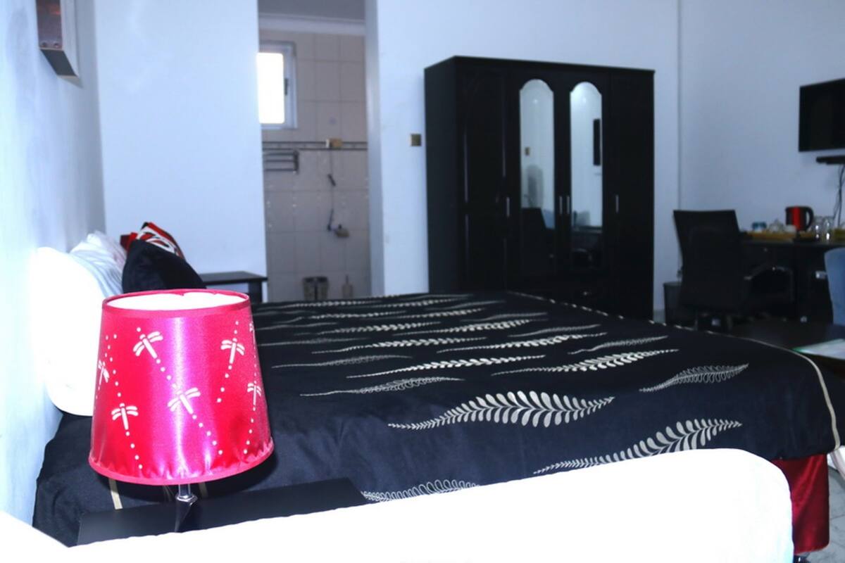 Suite | 1 bedroom, desk, blackout curtains, soundproofing