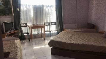 Family Quadruple Room | Iron/ironing board, free WiFi, bed sheets
