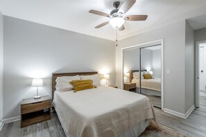 2 chambres, fer et planche à repasser, Wi-Fi gratuit, draps fournis