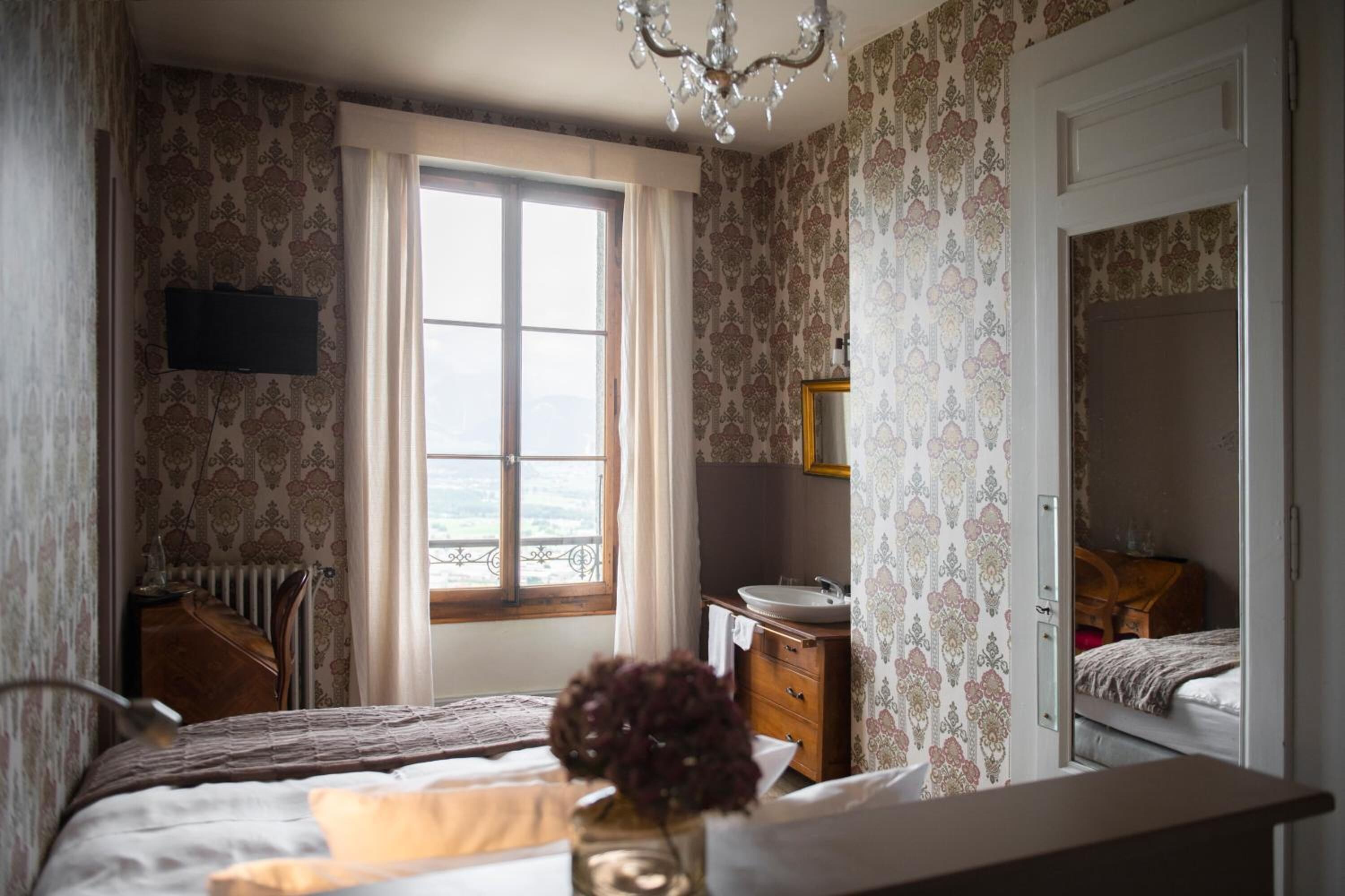 1 bedroom, soundproofing, free wifi, bed sheets