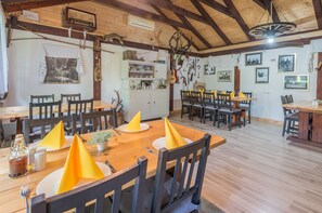 Daily local cuisine breakfast for a fee - Villa Rubčić Rooms & Pansion (Rakovica)