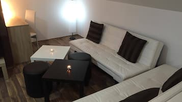 Apartemen Keluarga, 2 kamar tidur | Area keluarga | TV layar datar