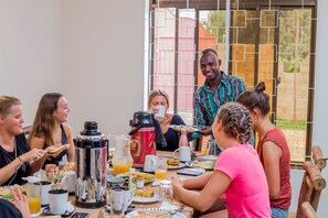 Free daily continental breakfast - Kilimanjaro Summit Lodge (Moshi)