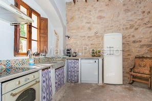 Frigorifero, microonde, forno, lavastoviglie