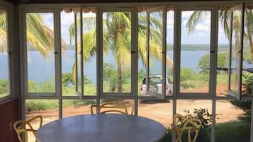 Khu ẩm thực ngoài trời