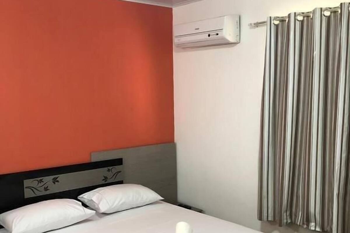 Tvåbäddsrum | Minibar, gratis wi-fi och sängkläder