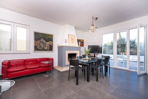 Interior - Wonderful villa W big pool & sunny terrace near the sea (Supetar)