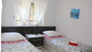 House, 4 Bedrooms | 4 bedrooms, blackout drapes, soundproofing, free WiFi