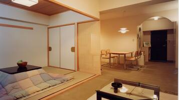 Tavanomainen huone, tupakointi sallittu (Japanese Western style,for 1-6 Guests)