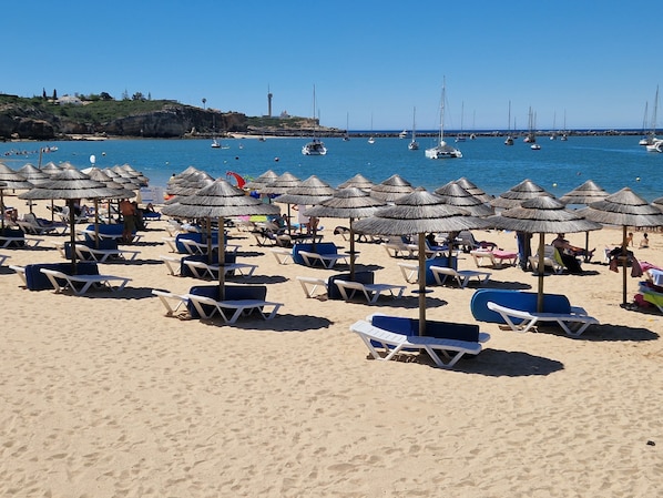 Beach nearby, sun-loungers, beach towels