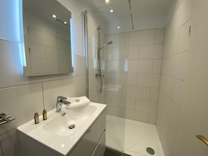 Doppelzimmer Balkon frische Seemannsbriese | Bagno | Doccia, asciugacapelli, pantofole, pavimenti riscaldati