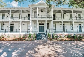Exterior - Spacious Double Condo on Tybee with Pool (Tybee Island)
