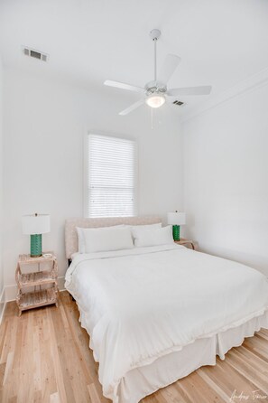 4 bedrooms, iron/ironing board, WiFi, bed sheets - Spacious Double Condo on Tybee with Pool (Tybee Island)