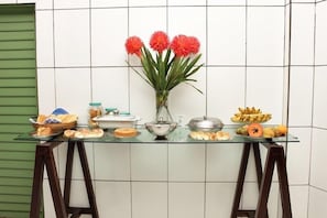Free daily continental breakfast