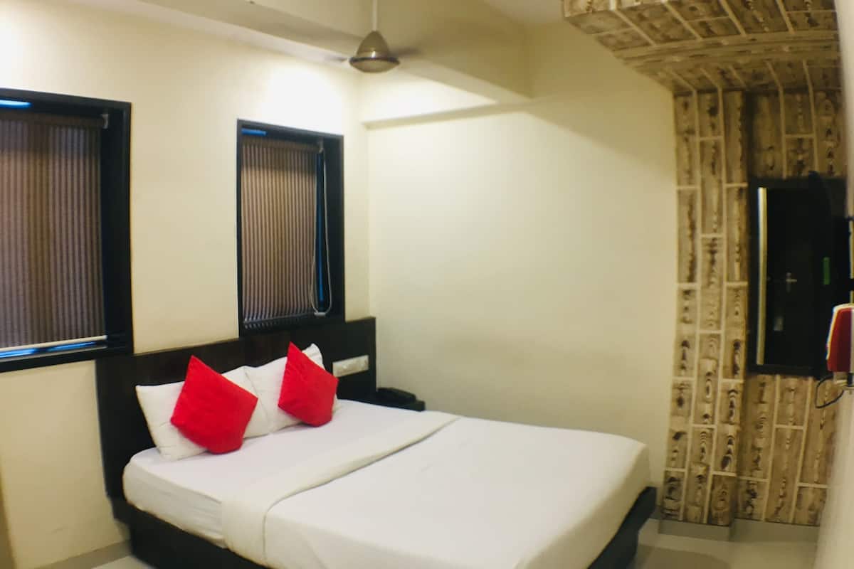 Classic Room | Rollaway beds, free WiFi, bed sheets