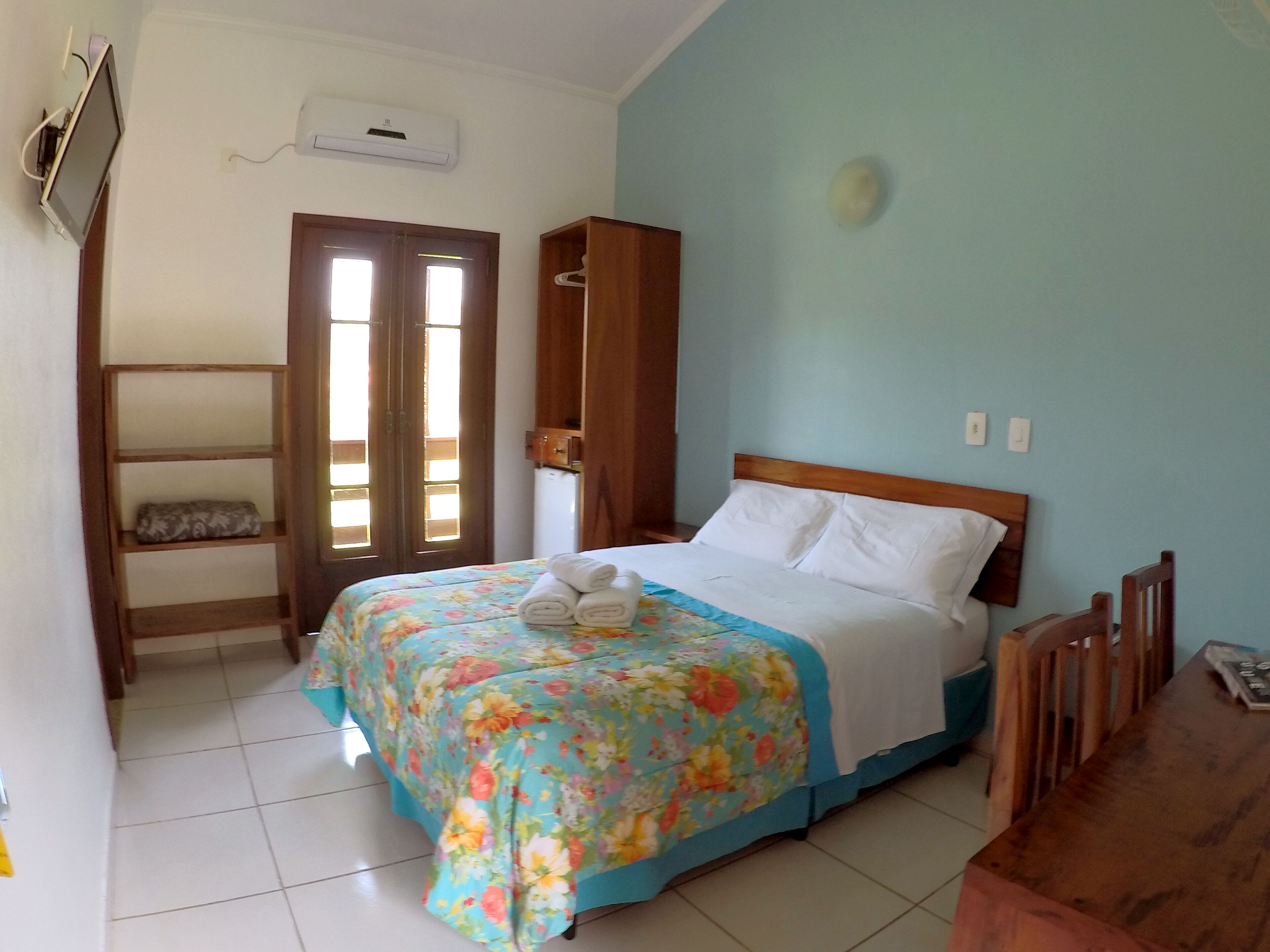 Habitación básica doble | Minibar, escritorio, tabla de planchar con plancha y wifi gratis 