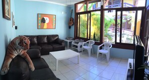 Lobby sitting area - Pousada Cachadaço (Paraty)