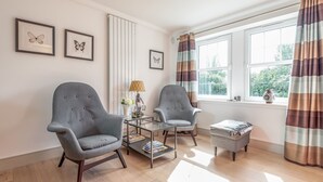 Deluxe Apartment | Living area - Kinness House Luxury Apartment (St. Andrews)
