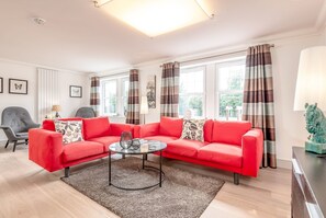 Deluxe Apartment | Living area - Kinness House Luxury Apartment (St. Andrews)