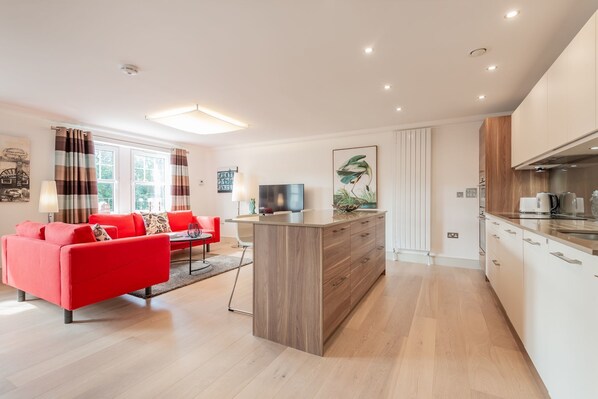 Deluxe Apartment | Living area - Kinness House Luxury Apartment (St. Andrews)
