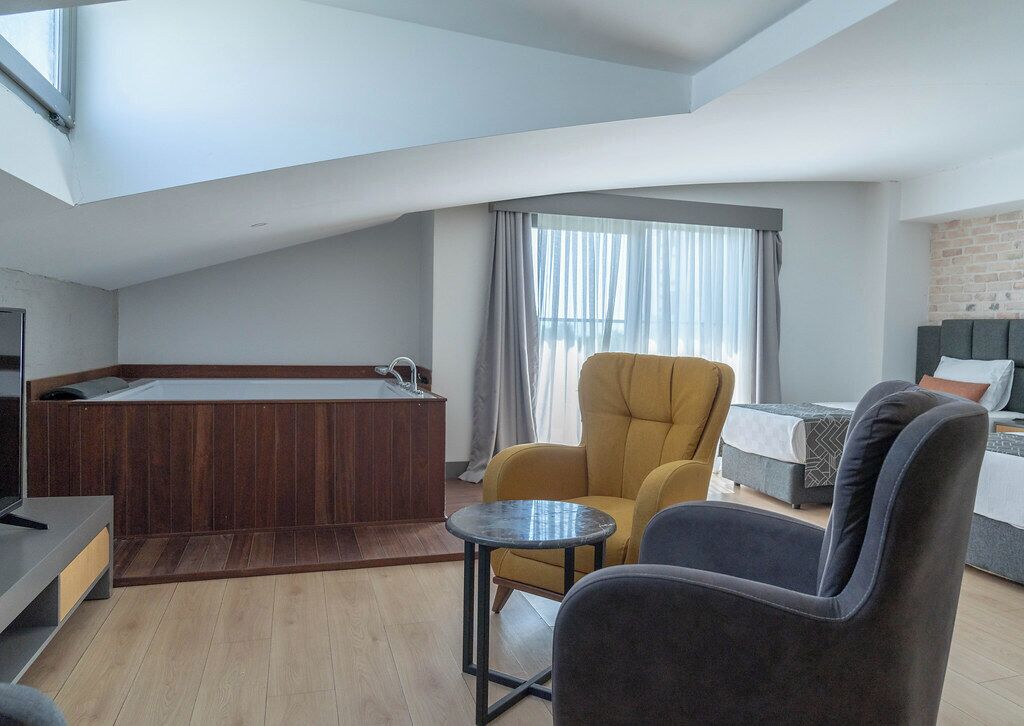 Jakuzi Suite Oda | 迷你吧、客房内保险箱、办公桌、隔音