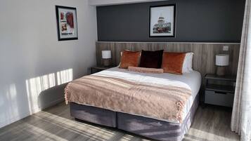 Superior Double Room, 1 King Bed | Premium bedding, down comforters, pillowtop beds, in-room safe