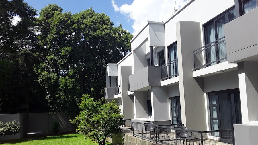La Orchard Hotel