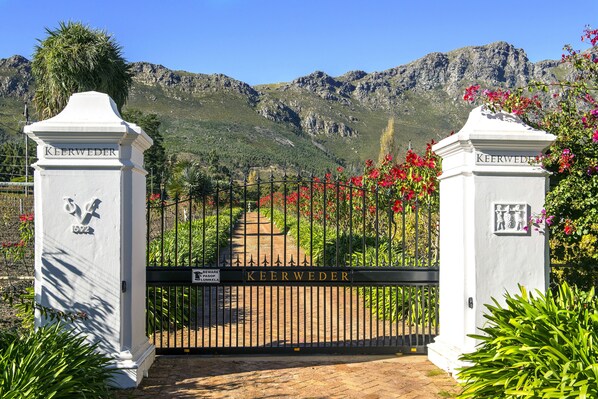 Property entrance - Cape Dutch at Keerweder (Franschhoek)