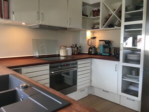 Fridge, oven, stovetop, dishwasher