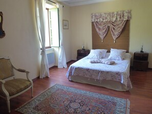 Ropa de cama de alta calidad y tabla de planchar con plancha 