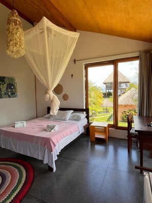 Quarto do Pescador | Minibar, blendingsgardiner, wi-fi (inkludert) og sengetøy