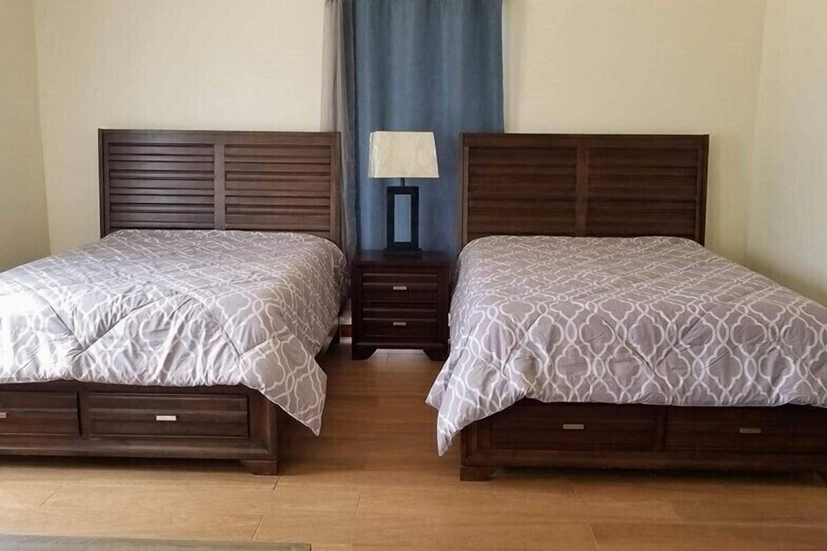 Chambre exclusive | Fer et planche à repasser, accès au Wi-Fi (inclus), literie fournie